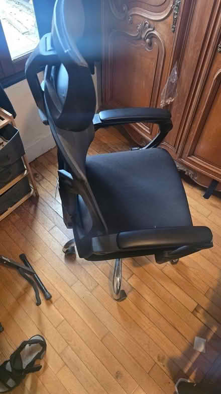 Photo of free Office chair HBDA ergonomic (e176rz) #1