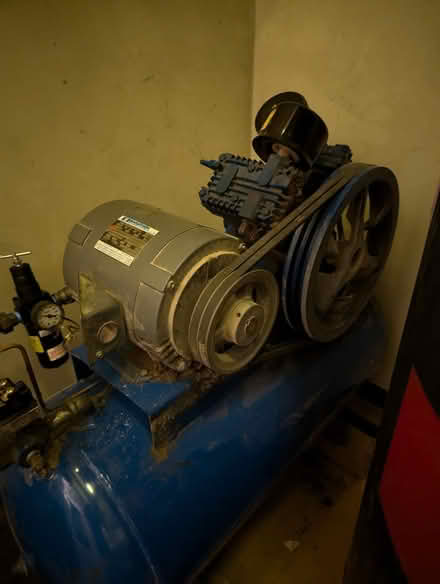 Photo of free 30 gal air compressor, damaged pump (Flatiron) #3