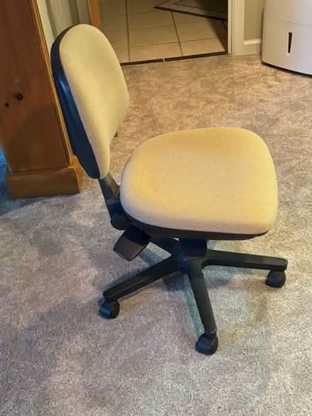 Photo of free Rolling Office Chair (West side of Schadt Ave.) #2