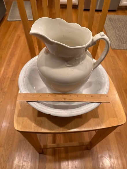 Photo of free Washbasin and pitcher (Lexington center) #1