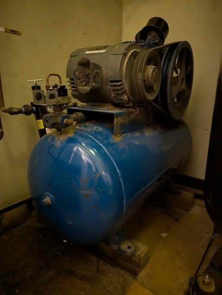 Photo of free 30 gal air compressor, damaged pump (Flatiron) #4