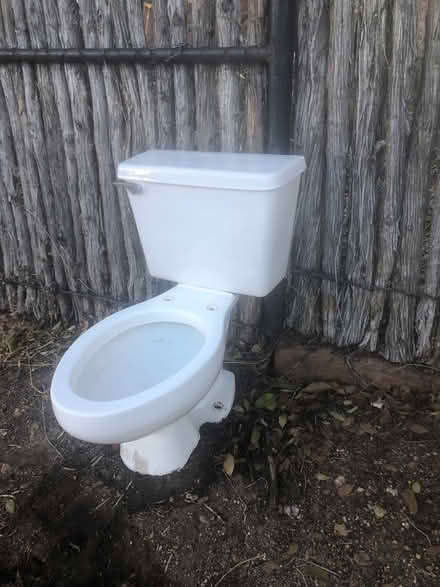 Photo of free Toilet in perfect condition (Casa Solana, near Co-Op) #1