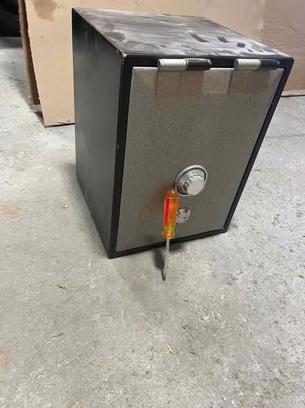 Photo of free Metal safe (Kanata Lakes/Beaverbrook) #1