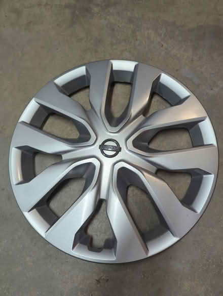 Photo of free Nissan Rogue hubcap (Glen Rock) #1