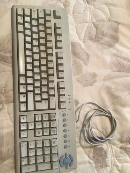 Photo of free Wired multimedia keyboard (Holmeswood L40) #1