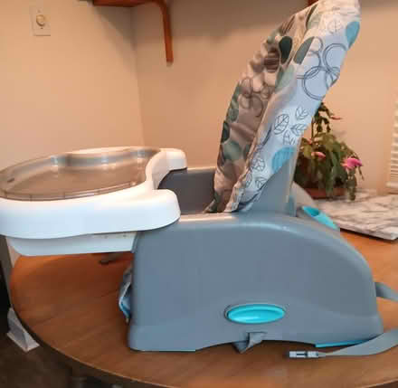 Photo of free Travelling High Chair (Etobicoke KiplingDundas) #2