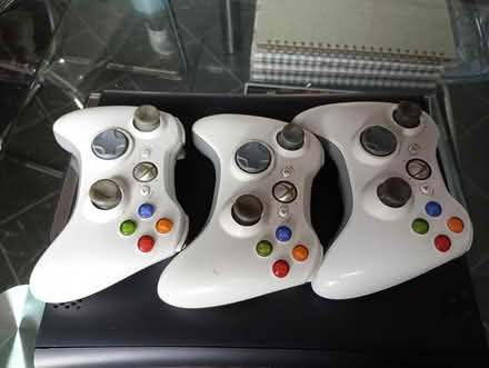 Photo of free XBOX 360 plus 3 controllers (Deckham NE9) #2