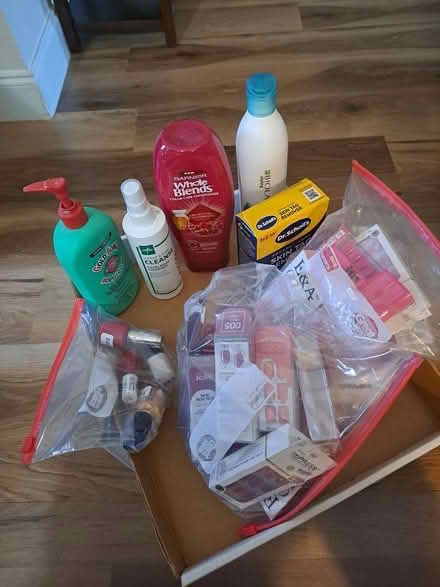 Photo of free Toiletries, Press on Nails (Deer Park) #1