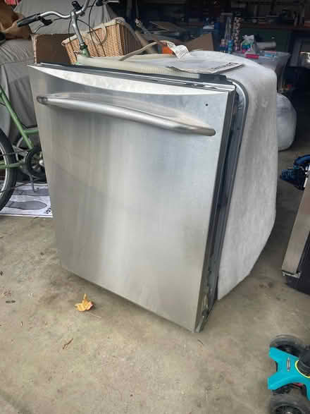 Photo of free GE Dishwasher (El Camino and Distel Drive) #3