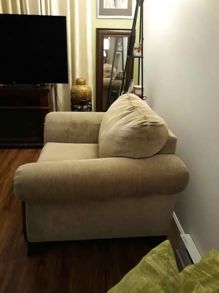 Photo of free Oversized chair (Camden DE) #2