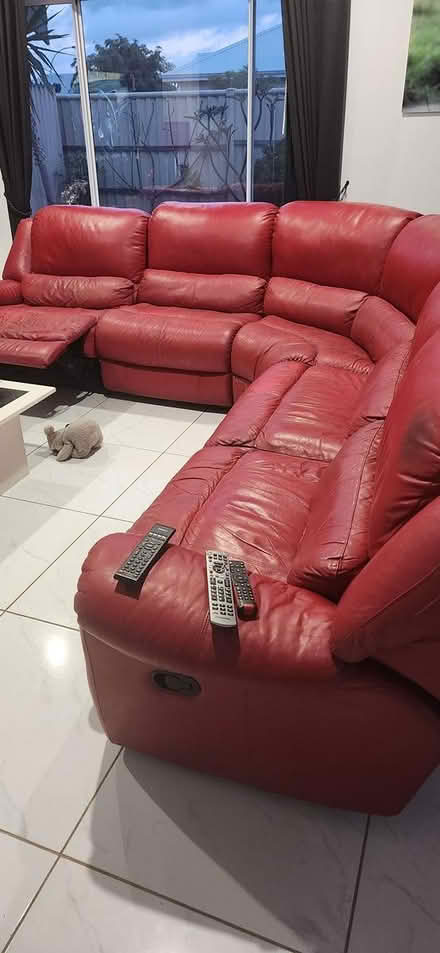 Photo of free Corner unit Sofa 6 seat (6038) #1