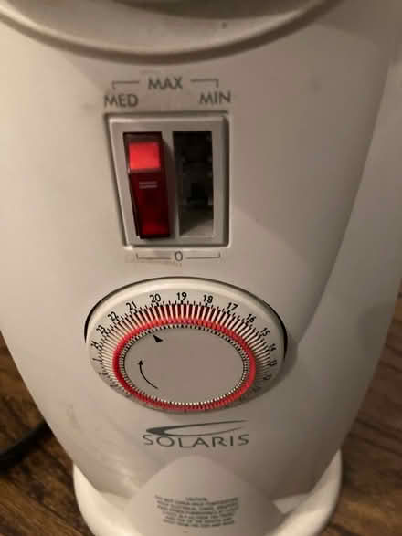 Photo of free DeLonghi Radiant Heater, oil-filled (Near 42nd and Broadway) #4