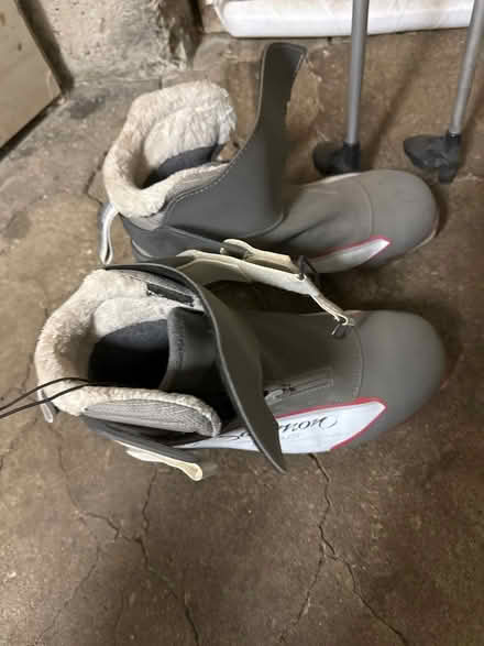 Photo of free Women’s X Country Ski Set 8.5 Boots (Inner Richmond) #3