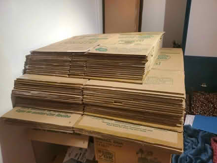 Photo of free Cardboard moving/storage boxes (Outremont) #1