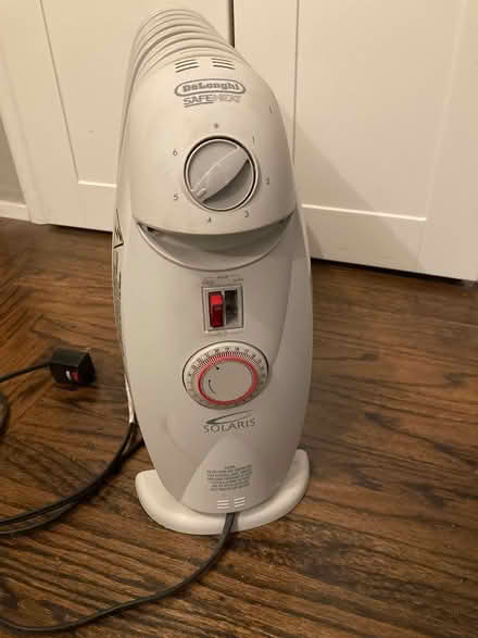 Photo of free DeLonghi Radiant Heater, oil-filled (Near 42nd and Broadway) #3