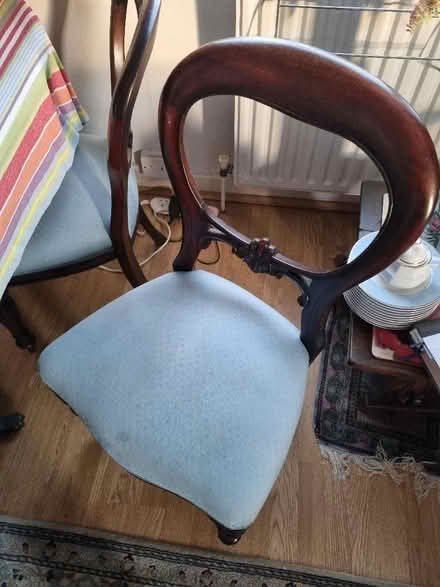 Photo of free Dining table & 5 chairs (Weybridge KT13) #4