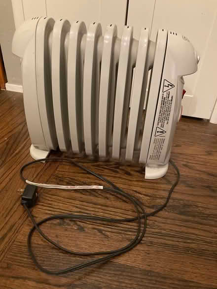 Photo of free DeLonghi Radiant Heater, oil-filled (Near 42nd and Broadway) #2