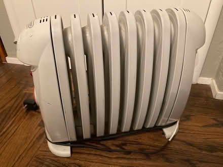 Photo of free DeLonghi Radiant Heater, oil-filled (Near 42nd and Broadway) #1