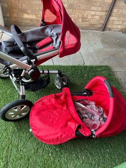 Photo of free Buggy with carrycot and raincover (RG12 Bracknell) #1