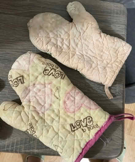 Photo of free Odd Oven Gloves (SW16) #1