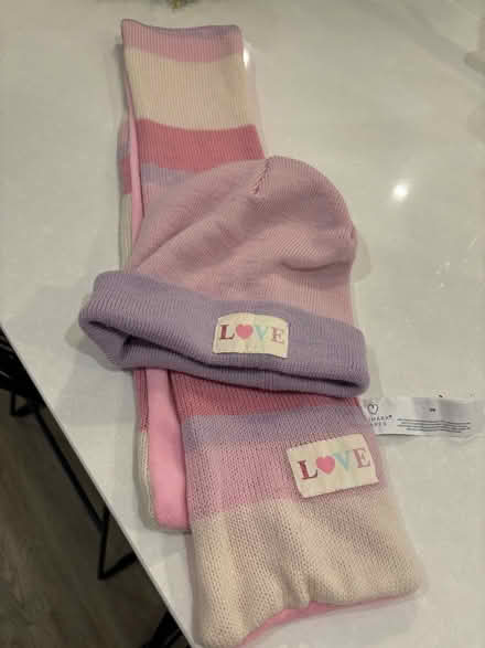 Photo of free Girls hat and scarf set (Maghull, L31) #1