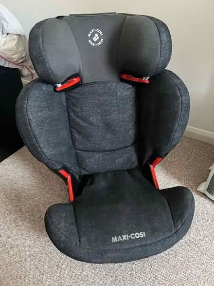 Photo of free Maxi Cosí Booster Seat (Se6 4yp) #1