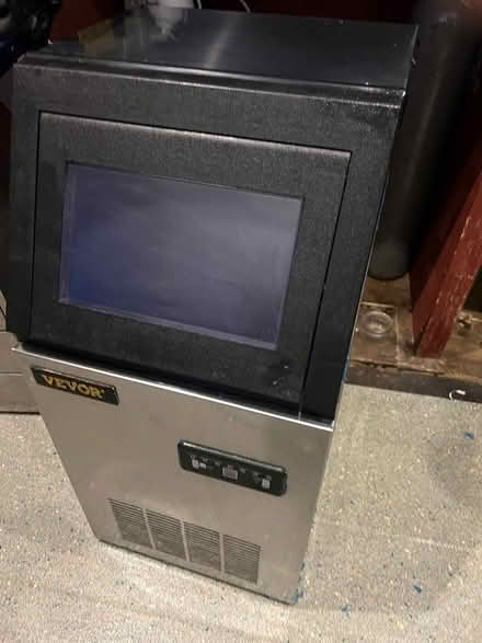 Photo of free Commercial ice maker (St John's Hill London SW11 1) #2