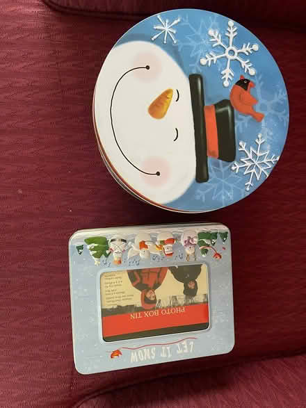 Photo of free Four Christmas tins (Kings Contrivance, Columbia) #1