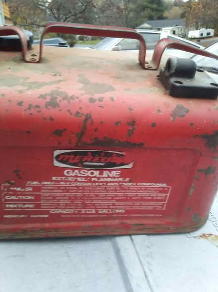 Photo of free mercury outboard 3 gallon tank (Urbana area) #1