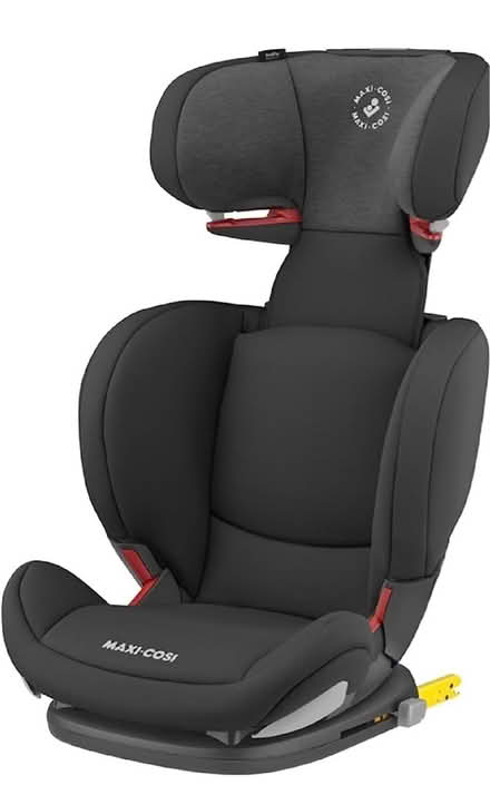 Photo of free Maxi Cosí Booster Seat (Se6 4yp) #3