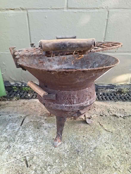 Photo of free Old metal barbeque (Cam GL11) #3