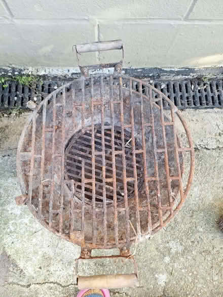 Photo of free Old metal barbeque (Cam GL11) #2