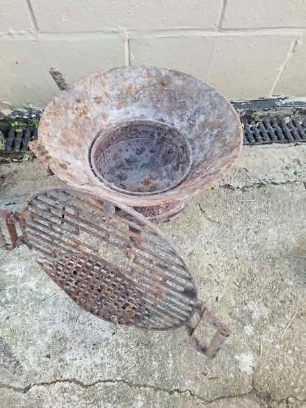 Photo of free Old metal barbeque (Cam GL11) #1