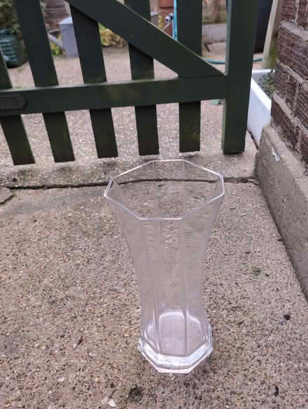 Photo of free Glass flower vase (Lampton TW3) #1