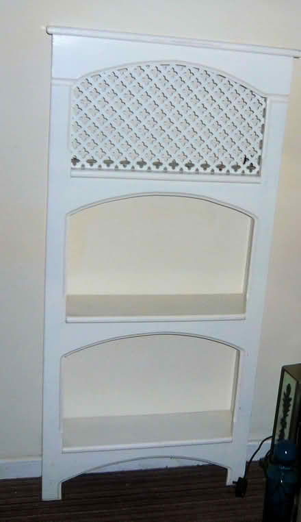 Photo of free bookcase white (Hoohill FY3) #1