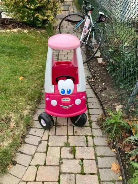 Photo of free Little Tikes toddler car (Sauganash park) #1