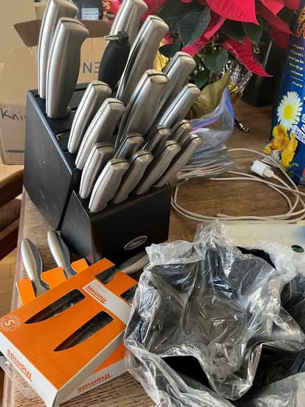 Photo of free Later Knives and Block (Campbell) #1