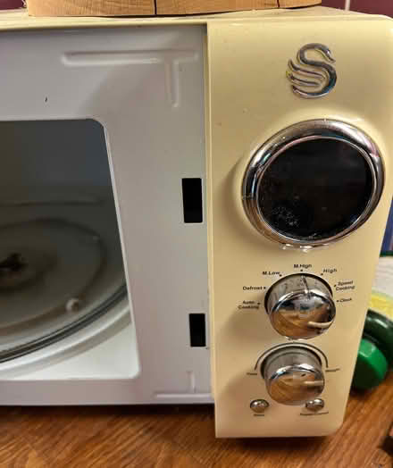 Photo of free Swan microwave not working (Fairfield LA1) #2