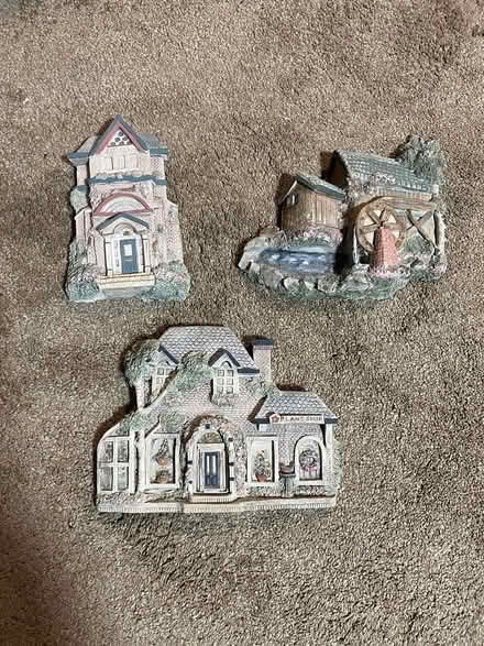 Photo of free Set of 3 “cityscapes” wall hangings (Milton (Thompson and Derry)) #1