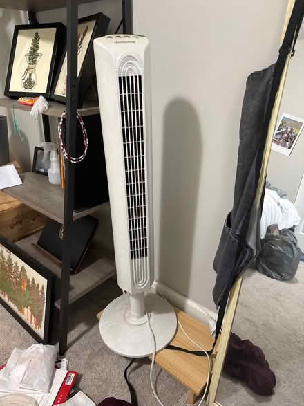 Photo of free Tower Fan (White Center) #1