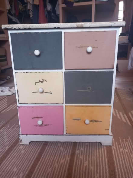 Photo of free Cute small drawers/bedside table (HR1) #1