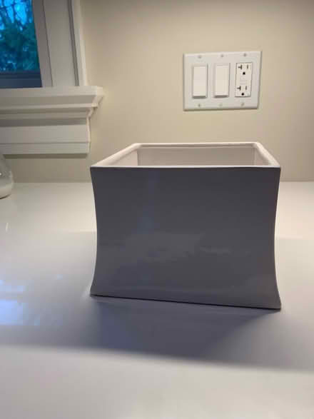 Photo of free White ceramic pot (Port Credit) #1