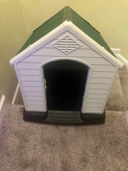 Photo of free Plastic Doghouse (Dumfries) #1