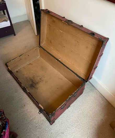 Photo of free Large red trunk (Camberwell SE5) #3