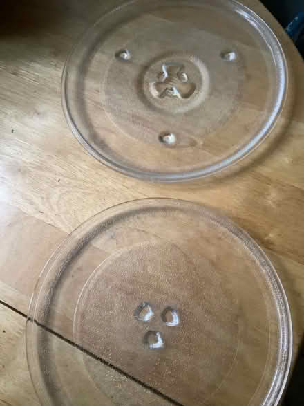 Photo of free microwave glass base platter (The Nurserylands TW12) #1