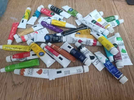 Photo of free Artist paints (Bow E3) #1