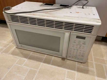 Photo of free Microwave Functional (Old Greenwich, CT Common Condo) #1