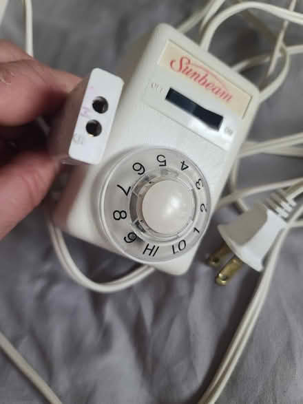 Photo of free Heating plug for blanket (Mississauga Ontario Canada) #1