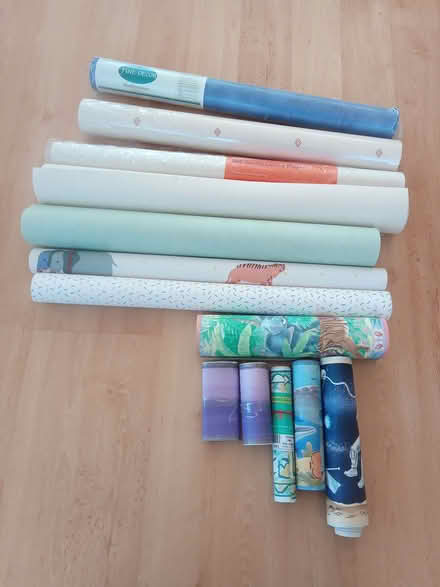 Photo of free various single rolls wallpaper (Henlow SG16) #1