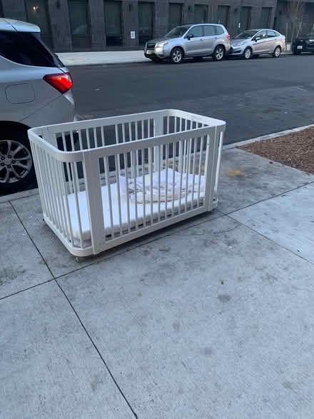 Photo of free crib (Brooklyn) #2